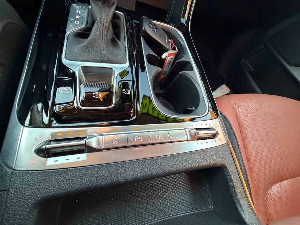 2022 Kia Carnival - Image 14 of 21