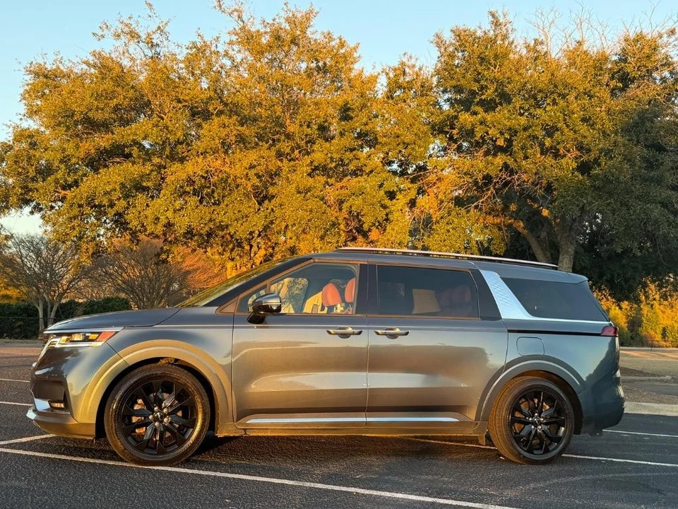 2022 Kia Carnival - Image 2 of 21
