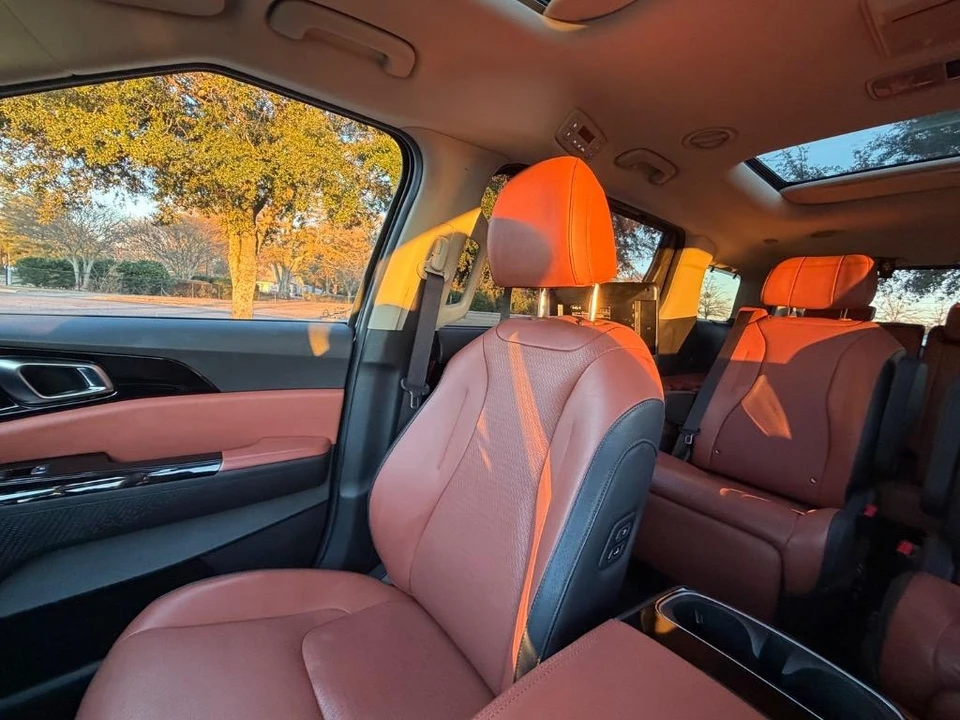2022 Kia Carnival - Image 17 of 21