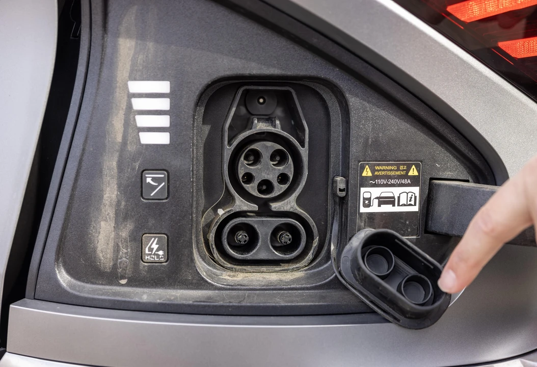 2022 Kia EV6 - Image 23 of 31