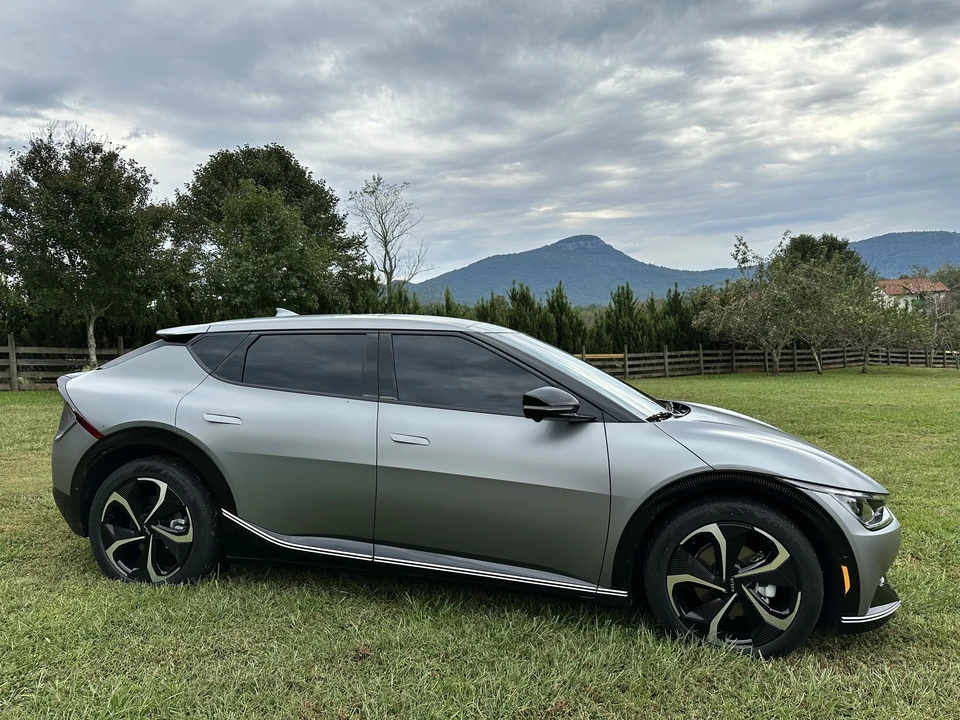 2022 Kia EV6 - Image 17 of 31