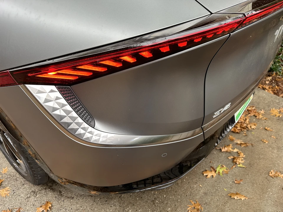 2022 Kia EV6 - Image 25 of 31