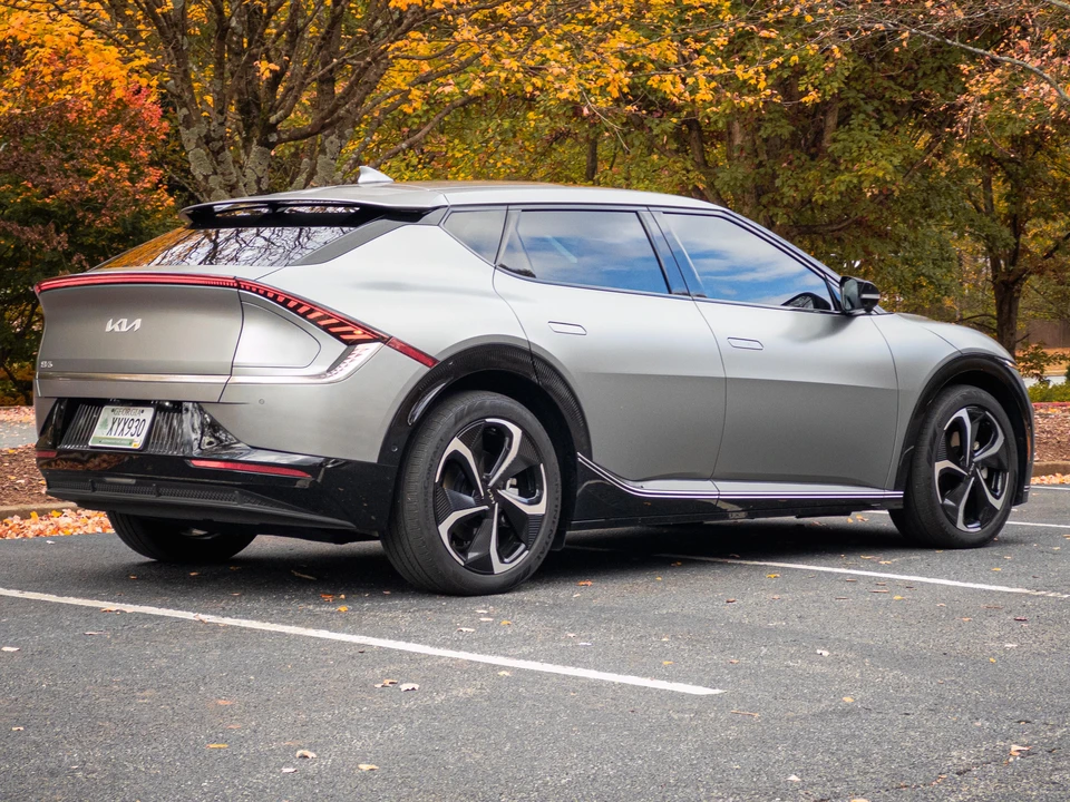 2022 Kia EV6 - Image 7 of 31