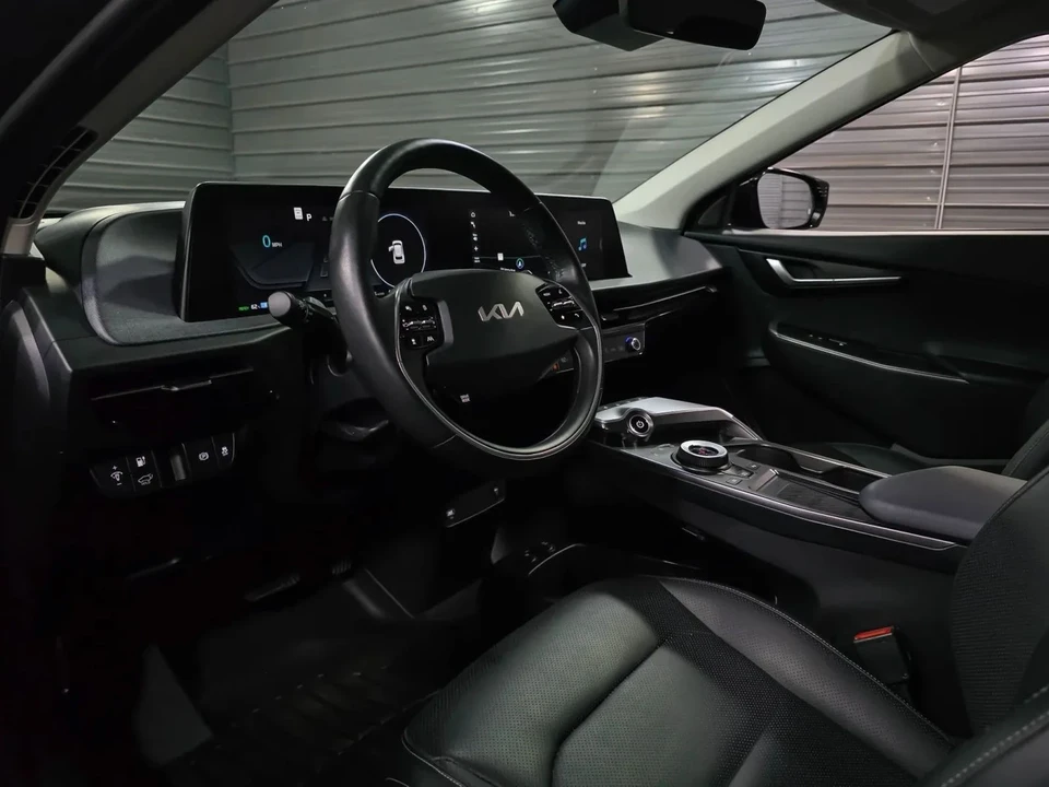 2022 Kia EV6 - Image 10 of 12