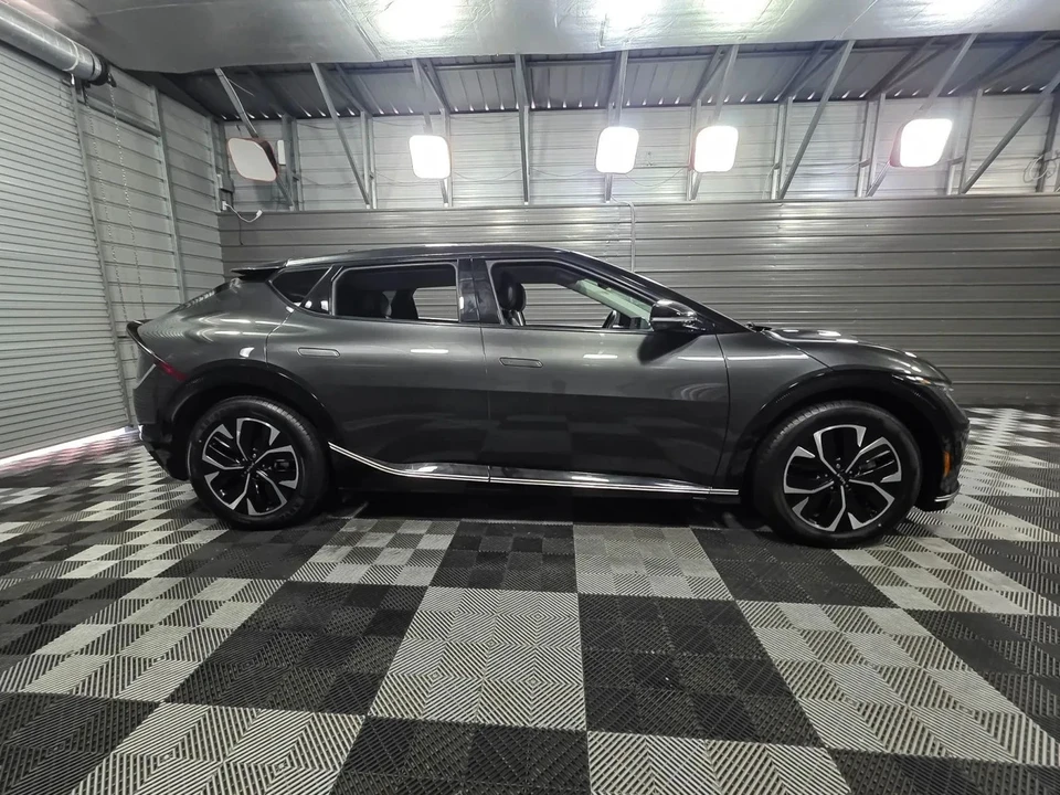 2022 Kia EV6 - Image 9 of 12