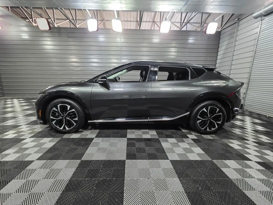 2022 Kia EV6 - Image 8 of 12