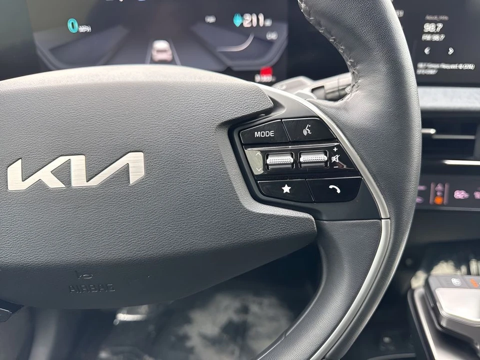 2022 Kia EV6 - Image 16 of 21