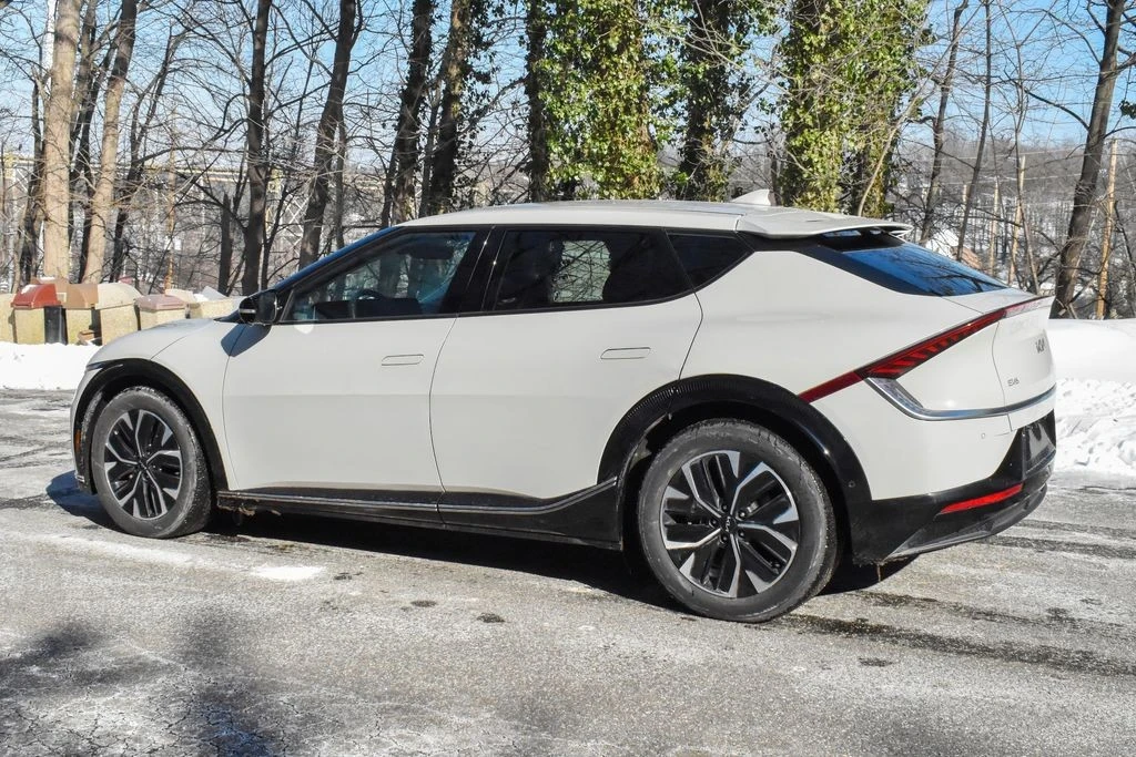 2022 Kia EV6 - Image 5 of 12