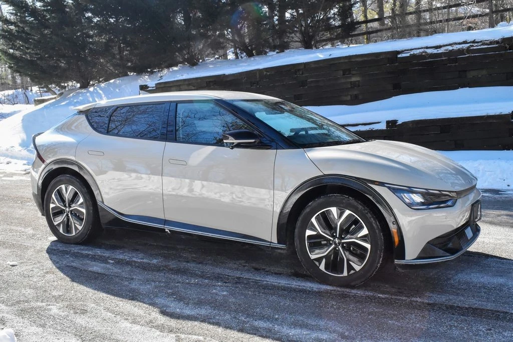 2022 Kia EV6 - Image 11 of 12