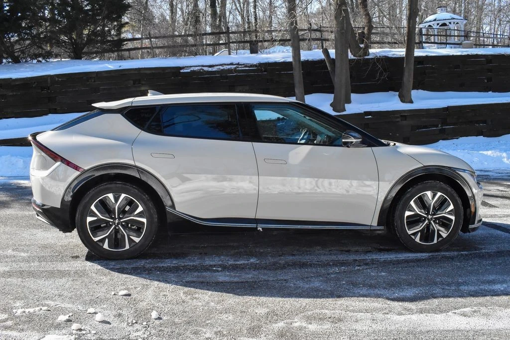 2022 Kia EV6 - Image 9 of 12