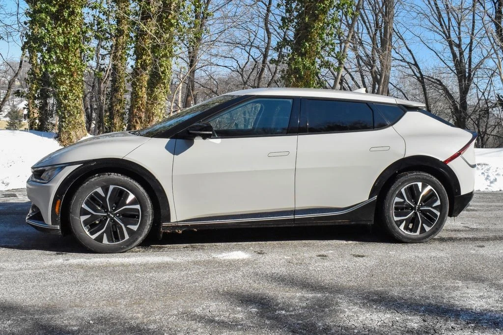 2022 Kia EV6 - Image 3 of 12