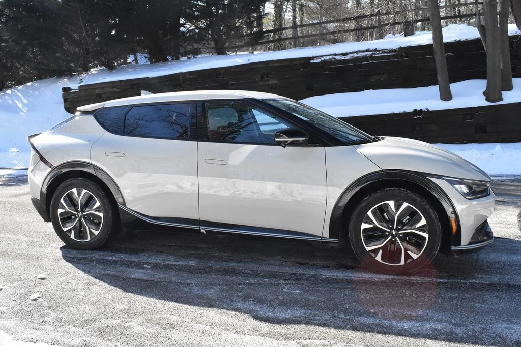 2022 Kia EV6 - Image 10 of 12