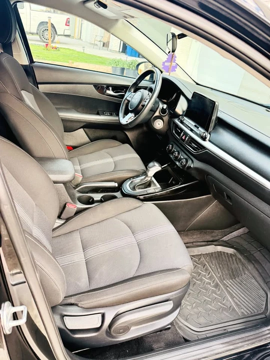 2022 Kia Forte - Image 9 of 15