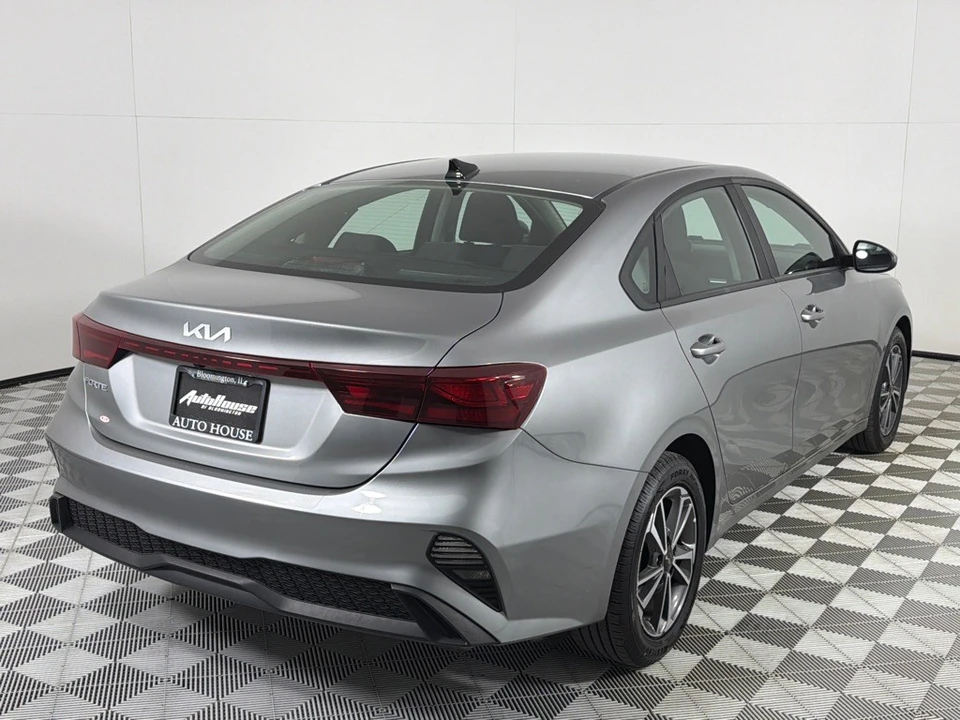 2022 Kia Forte - Image 5 of 12