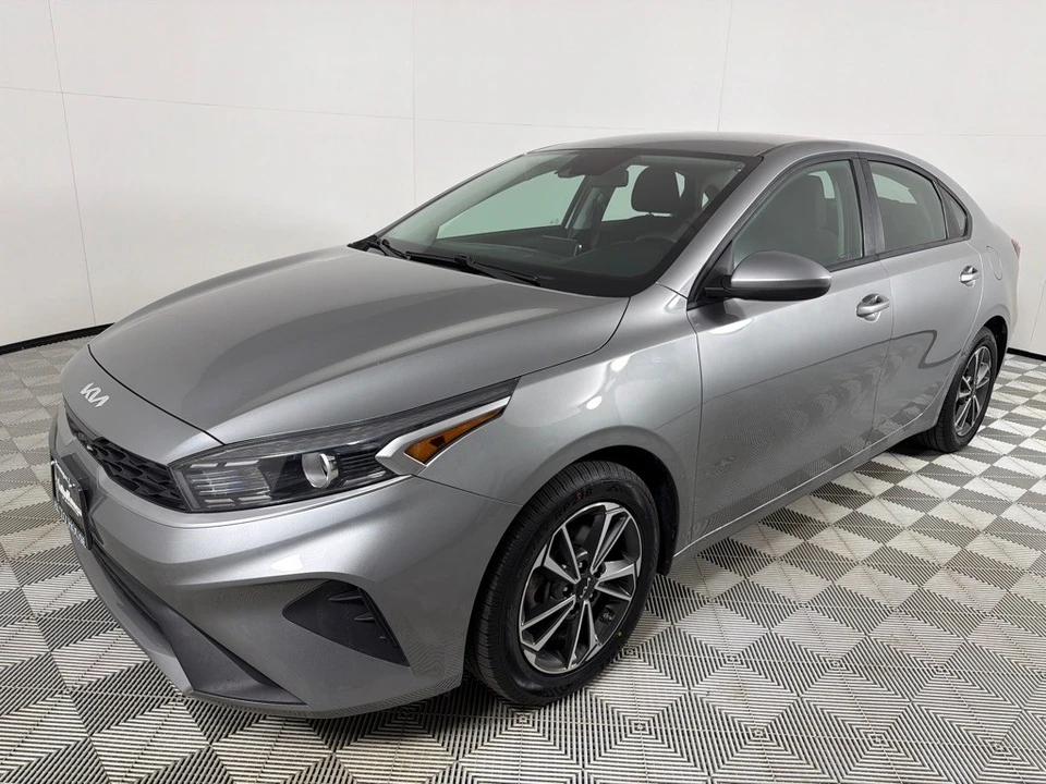 2022 Kia Forte - Image 9 of 12