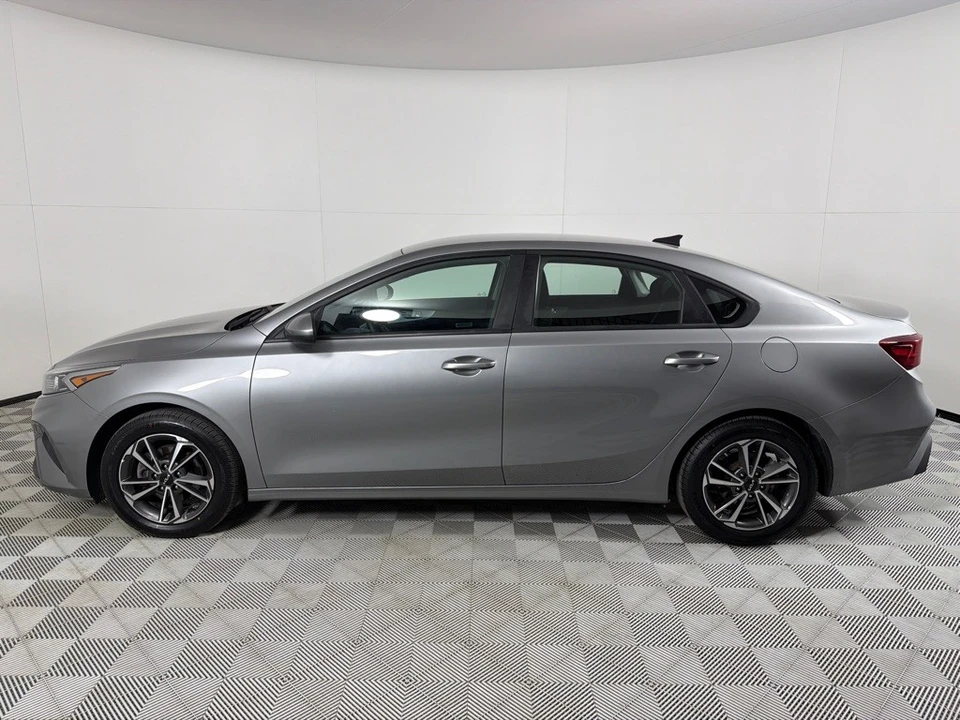 2022 Kia Forte - Image 8 of 12