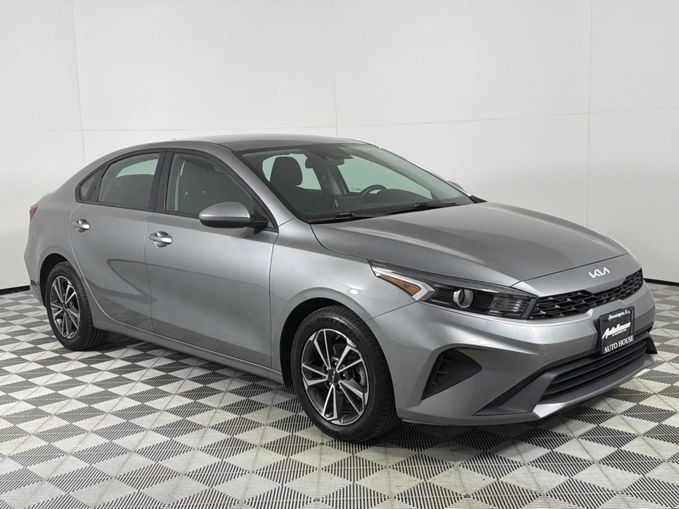 2022 Kia Forte - Image 3 of 12