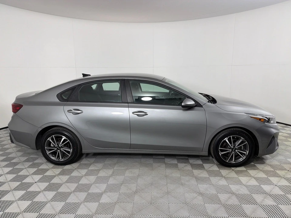 2022 Kia Forte - Image 4 of 12