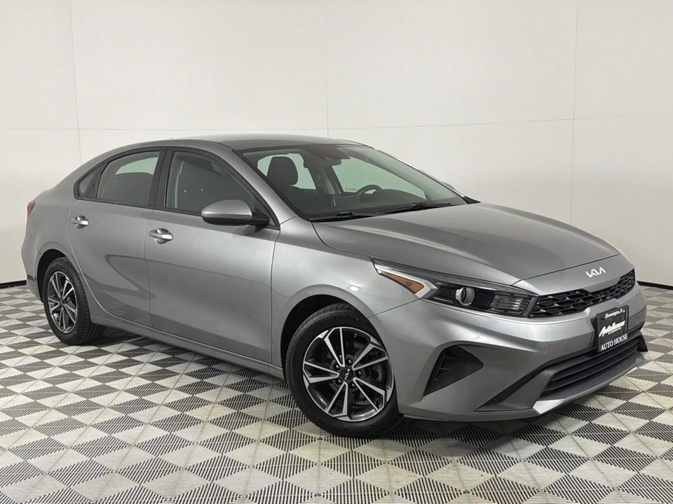 2022 Kia Forte - Image 2 of 12