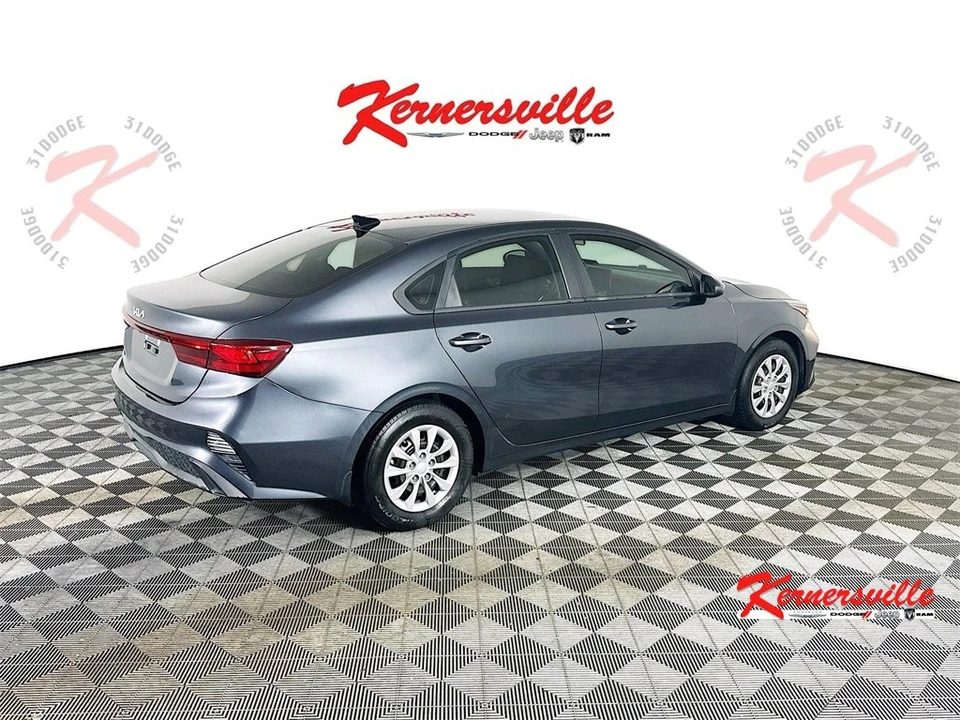 2022 Kia Forte - Image 7 of 12