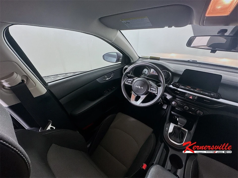2022 Kia Forte - Image 9 of 12