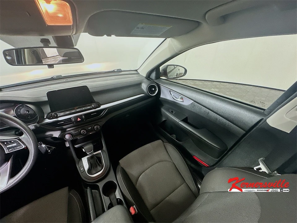 2022 Kia Forte - Image 11 of 21