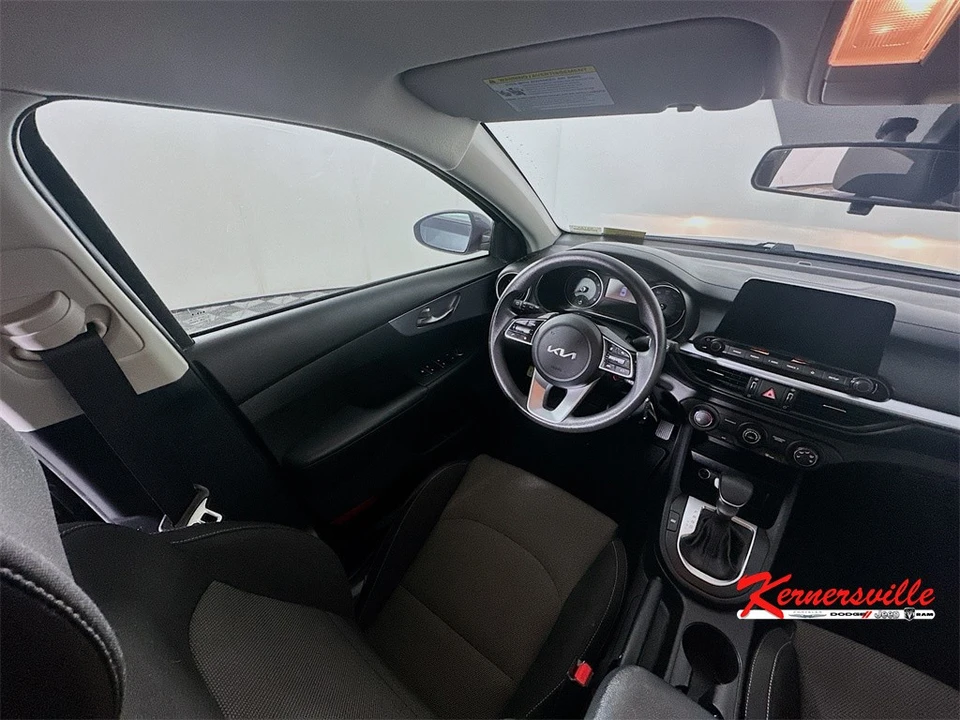 2022 Kia Forte - Image 9 of 21