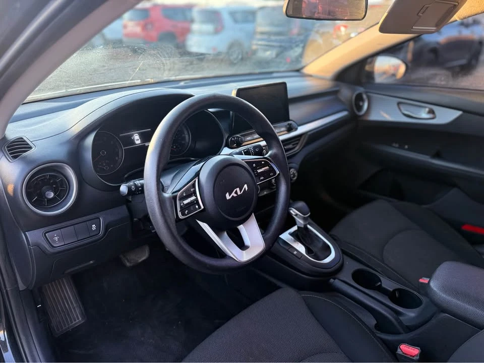 2022 Kia Forte - Image 11 of 18