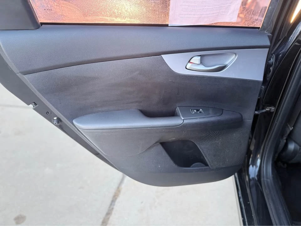 2022 Kia Forte - Image 12 of 18