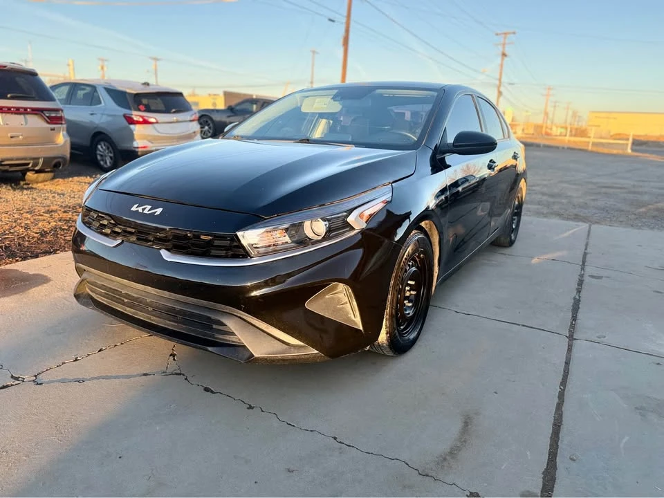 2022 Kia Forte - Image 2 of 18