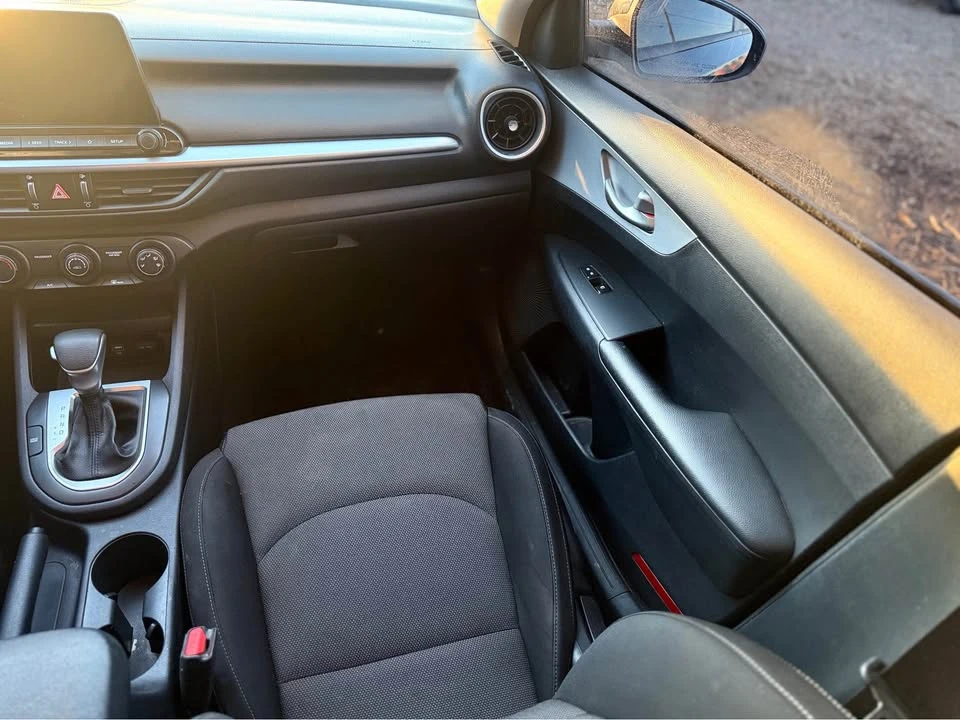 2022 Kia Forte - Image 16 of 18