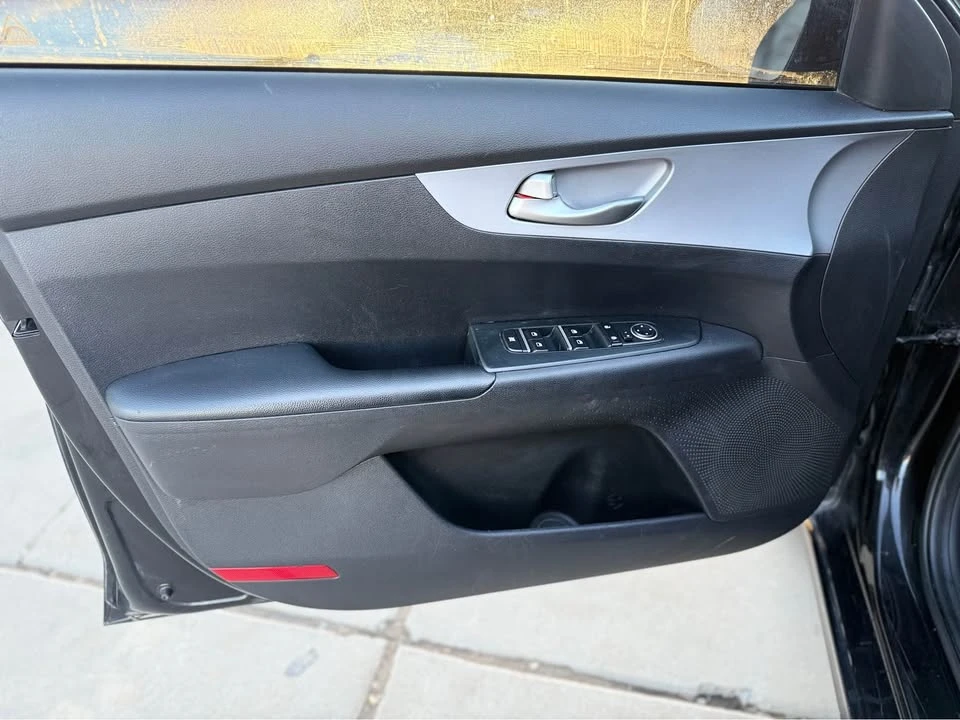 2022 Kia Forte - Image 9 of 18