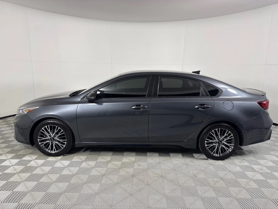 2022 Kia Forte - Image 9 of 12