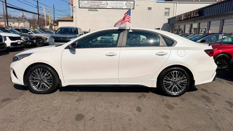 2022 Kia Forte - Image 11 of 12
