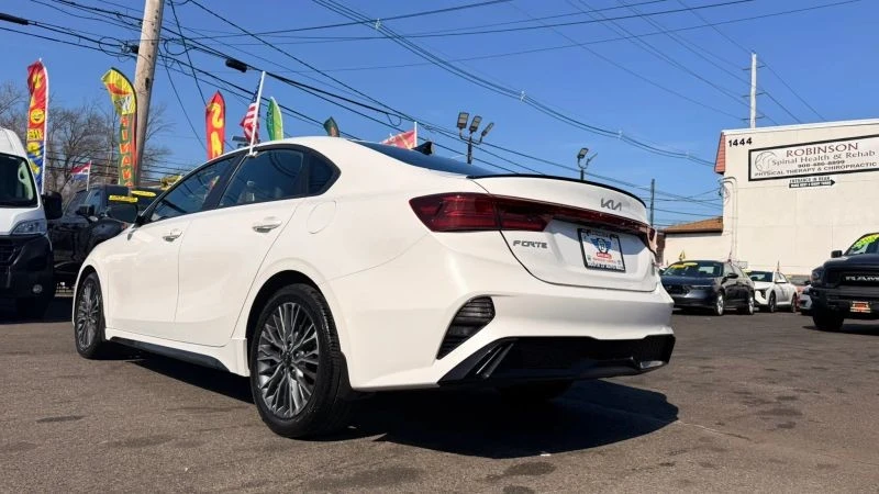 2022 Kia Forte - Image 8 of 12