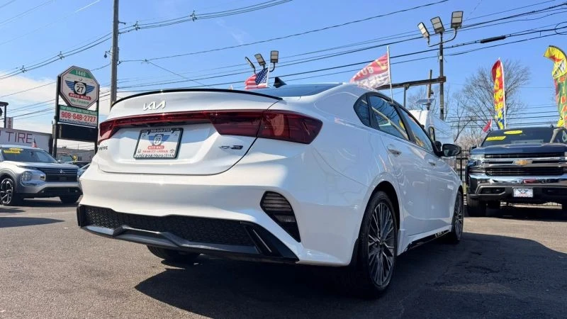 2022 Kia Forte - Image 9 of 12