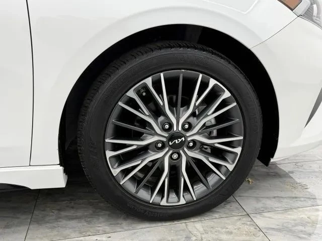 2022 Kia Forte - Image 9 of 12