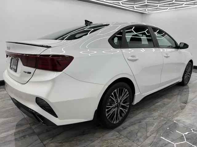 2022 Kia Forte - Image 8 of 12