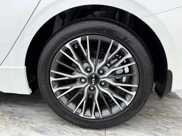 2022 Kia Forte - Image 11 of 12
