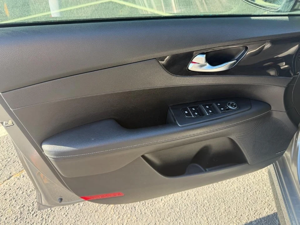 2022 Kia Forte - Image 5 of 21