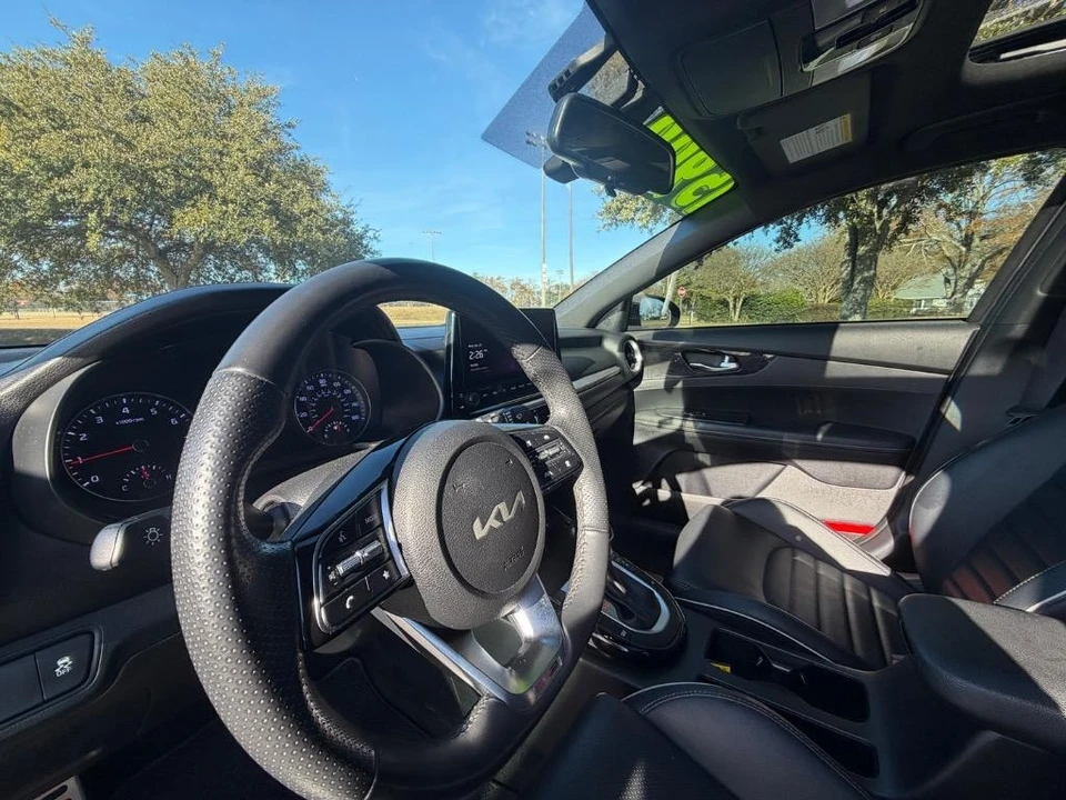 2022 Kia Forte - Image 12 of 21