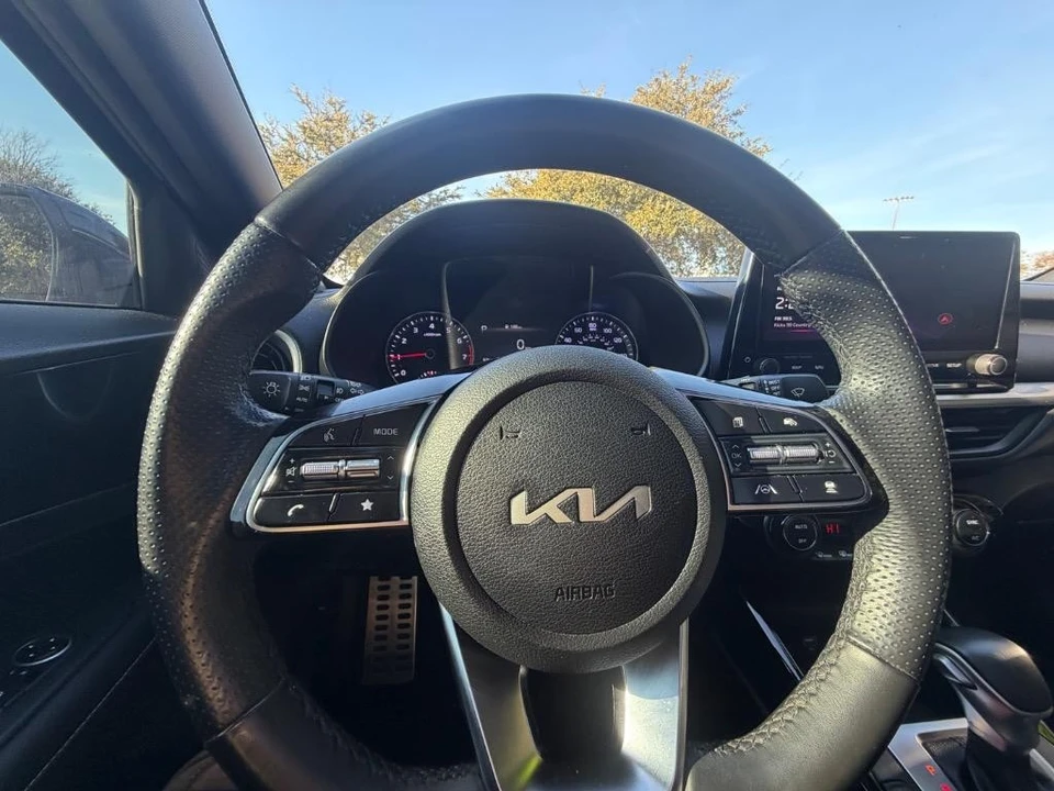 2022 Kia Forte - Image 13 of 21