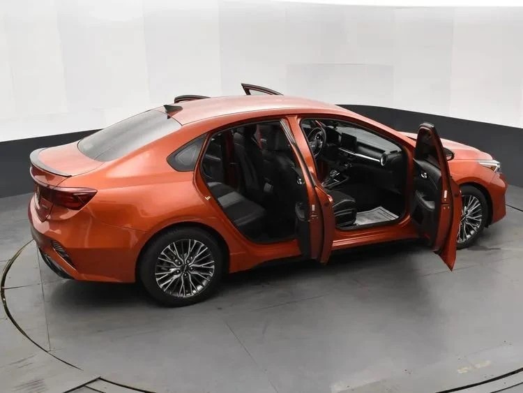 2022 Kia Forte - Image 6 of 12