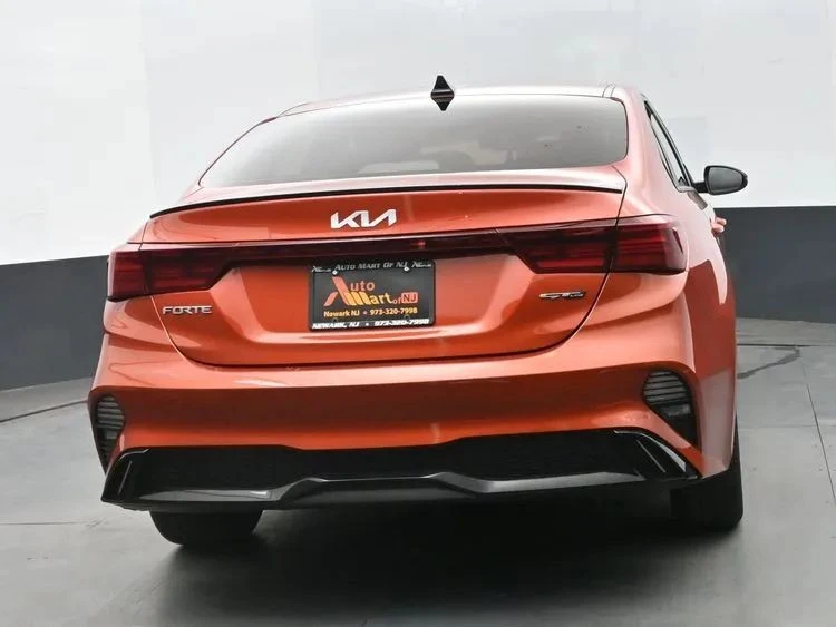 2022 Kia Forte - Image 8 of 12