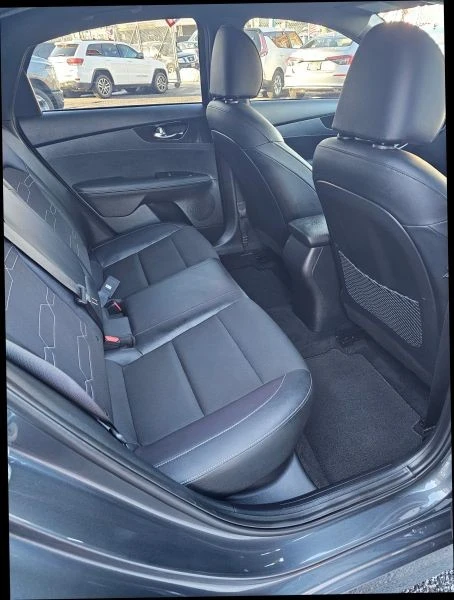 2022 Kia Forte - Image 9 of 12