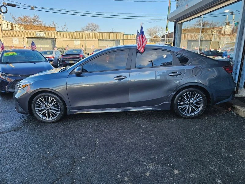 2022 Kia Forte - Image 2 of 12