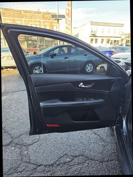 2022 Kia Forte - Image 11 of 12