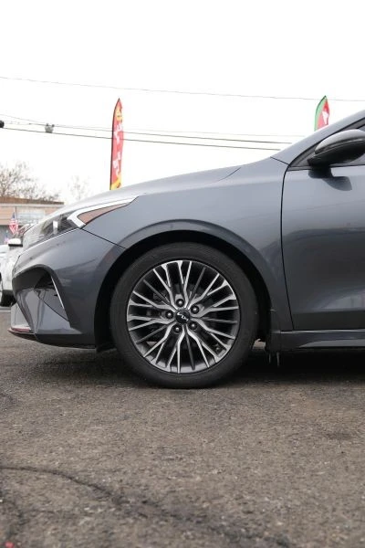 2022 Kia Forte - Image 8 of 12