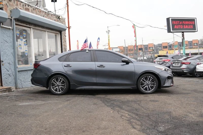 2022 Kia Forte - Image 3 of 12