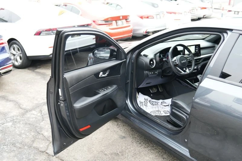 2022 Kia Forte - Image 9 of 12